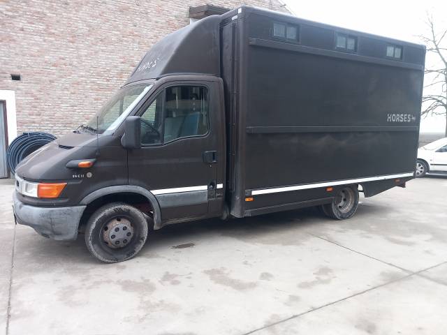 Camion trasporto cavalli