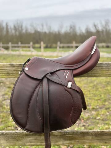 Sella da salto ostacoli Antar&egrave;s  17" - 2024