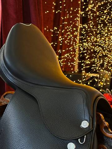 Sella da salto ostacoli Prestige Italia Golden France 17" - 2025