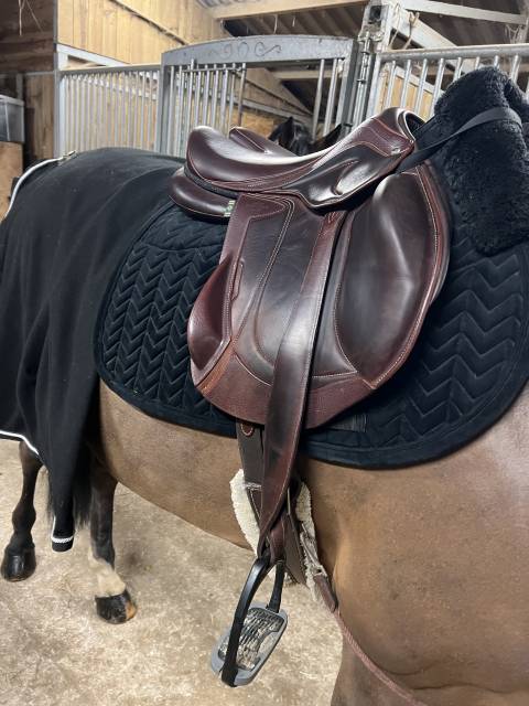 Sella da salto ostacoli Devoucoux  17.5" - 2024