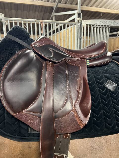 Sella da salto ostacoli Devoucoux  17.5" - 2024