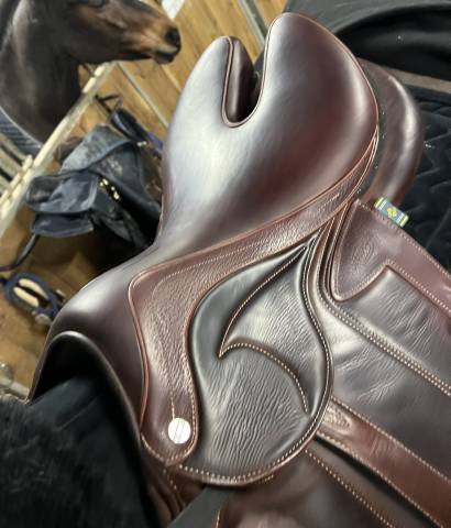 Sella da salto ostacoli Devoucoux  17.5" - 2024