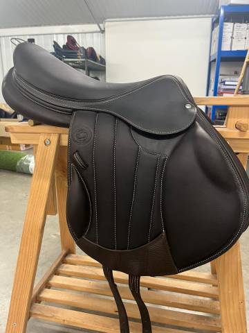 Sella da salto ostacoli Forestier  18" - 2025