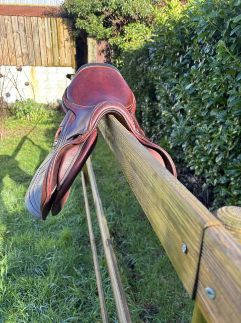 Sella da salto ostacoli CWD  17" - 2024