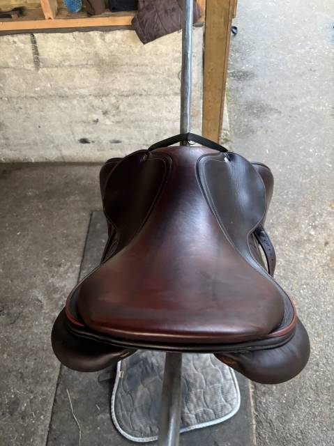 Sella da salto ostacoli Meyer  17.5" - 2024