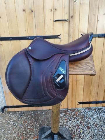 Sella da salto ostacoli CWD 2gs SE40 17.5" - 2024