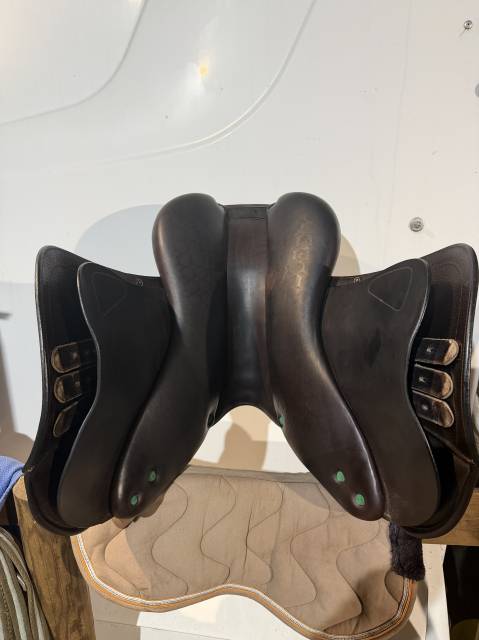 Sella da salto ostacoli Equipe  17" - 2022