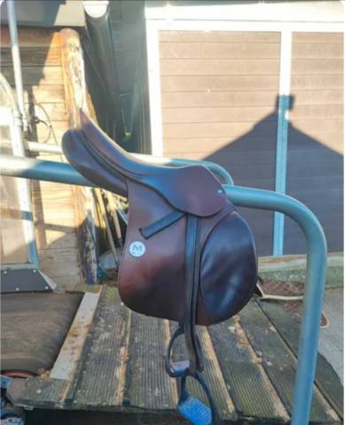 Sella da salto ostacoli Meyer  17.5" - 2018