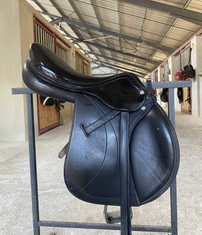 Sella da salto ostacoli Equipe  17" - 2021