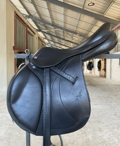 Sella da salto ostacoli Equipe  17" - 2021