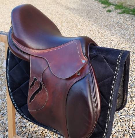 Sella da salto ostacoli Antar&egrave;s  17" - 2024