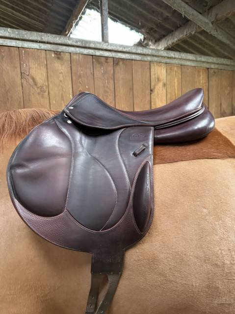 Sella da salto ostacoli Devoucoux Chiberta 17.5" - 2016