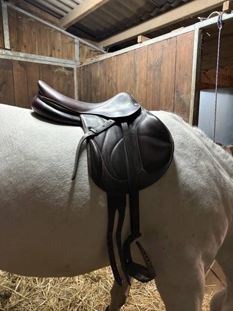 Sella da salto ostacoli Devoucoux Chiberta 17.5" - 2016