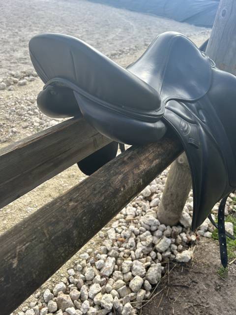 Sella da dressage Devoucoux Makila 17.5" - 2009