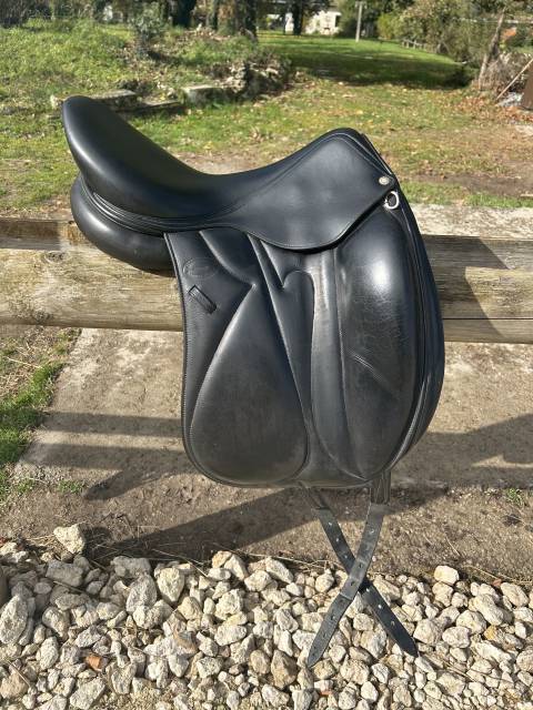 Sella da dressage Devoucoux Makila 17.5" - 2009