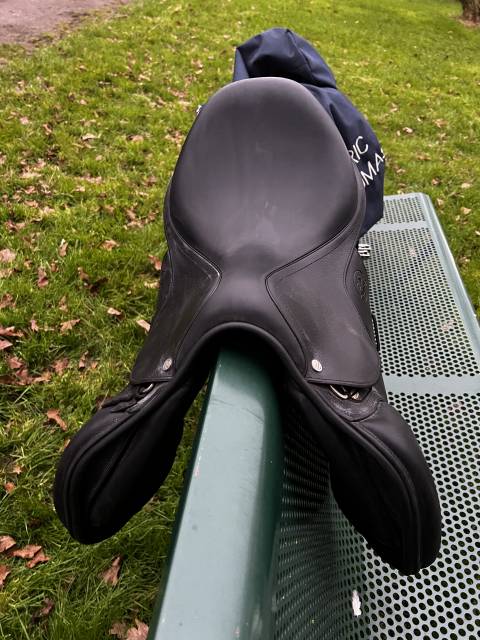 Sella da salto ostacoli Eric Thomas  17.5" - 2022