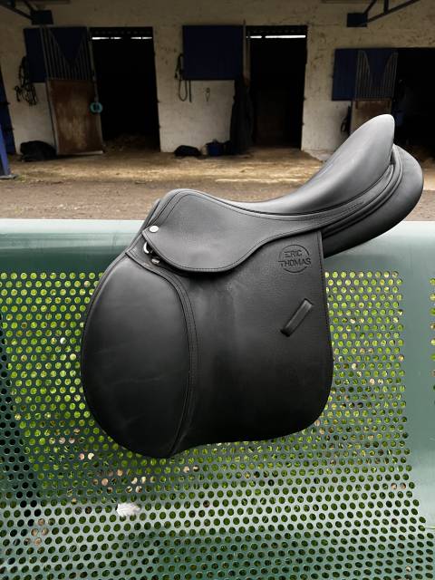 Sella da salto ostacoli Eric Thomas  17.5" - 2022