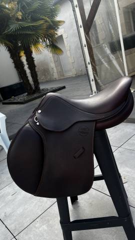 Sella da salto ostacoli Eric Thomas  17" - 2024