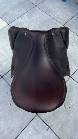 Sella da salto ostacoli Eric Thomas  17" - 2024