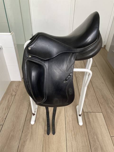 Sella da dressage CWD SE08 17" - 2019