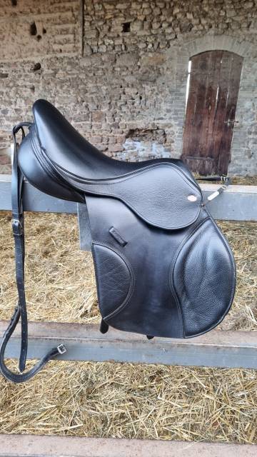 Sella da salto ostacoli KENT & MASTERS  17" - 2024