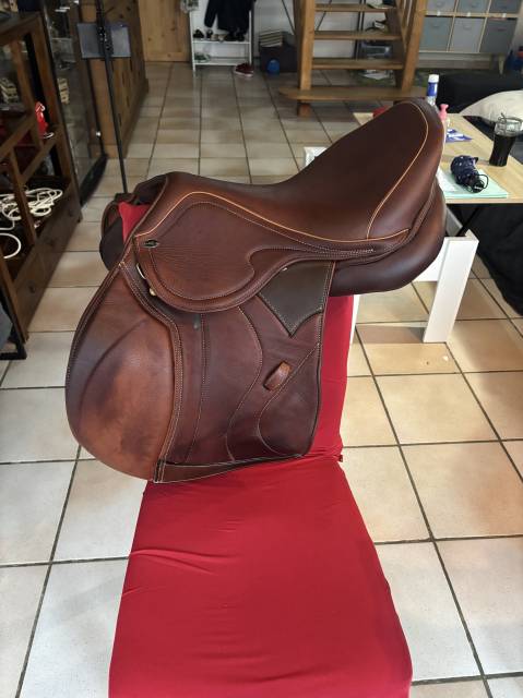 Sella da salto ostacoli Equip'Horse JUMP UP 17.5" - 2025