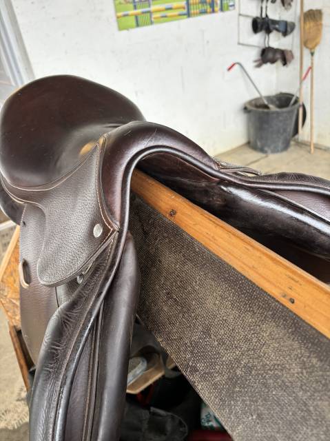 Sella da salto ostacoli Forestier  17" - 2024