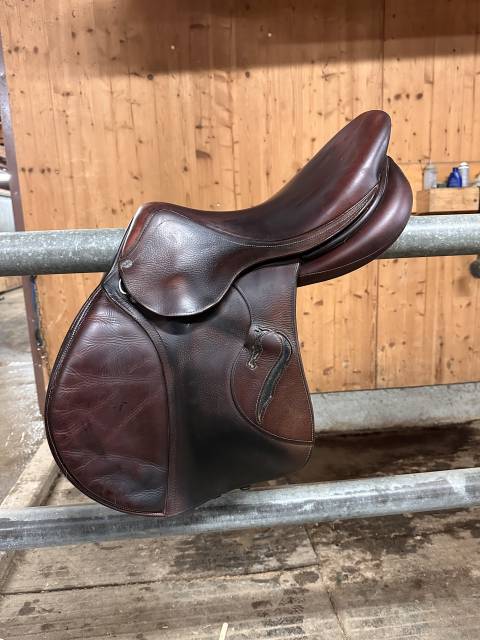 Sella da salto ostacoli Antar&egrave;s Connexion 17.5" - 2017