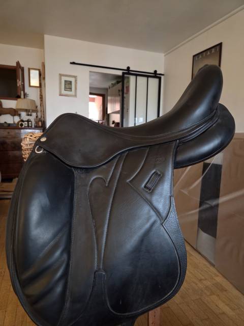 Sella da dressage Devoucoux  17.5" - 2023