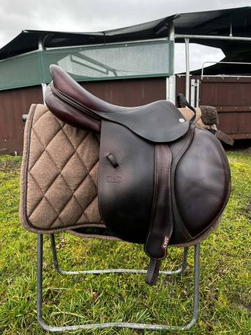 Sella da salto ostacoli CWD  17.5" - 2018