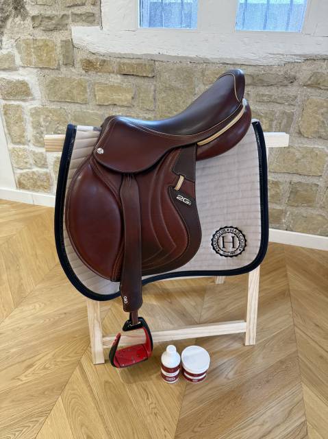 Sella da salto ostacoli CWD  17.5" - 2021