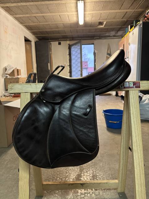 Sella da salto ostacoli Voltaire Design  17.5" - 2015