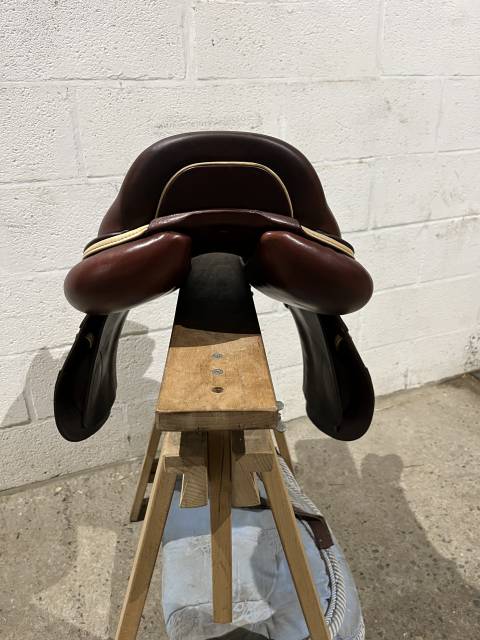 Sella da salto ostacoli CWD  17.5" - 2022