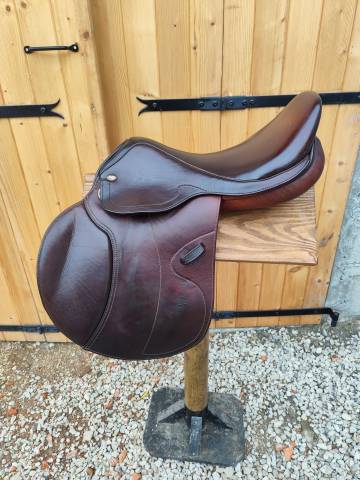 Sella da salto ostacoli Eric Thomas  17.5" - 2024