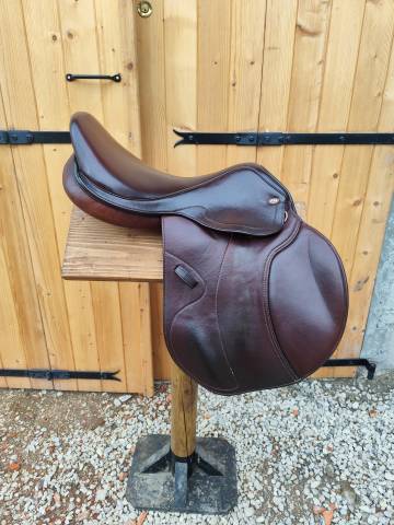 Sella da salto ostacoli Eric Thomas  17.5" - 2024