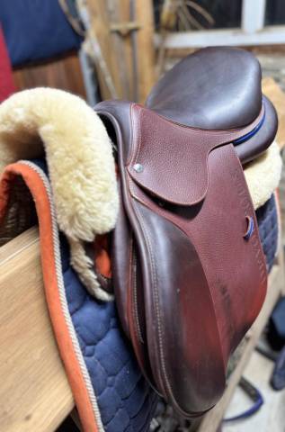 Sella da salto ostacoli Devoucoux  17.5" - 2025