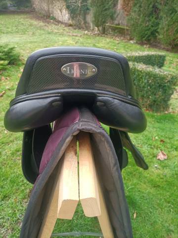 Sella da salto ostacoli Ikonic  18" - 2018