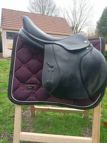 Sella da salto ostacoli Ikonic  18" - 2018