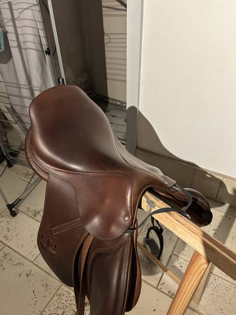 Sella da salto ostacoli Delgrange  17.5" - 2025