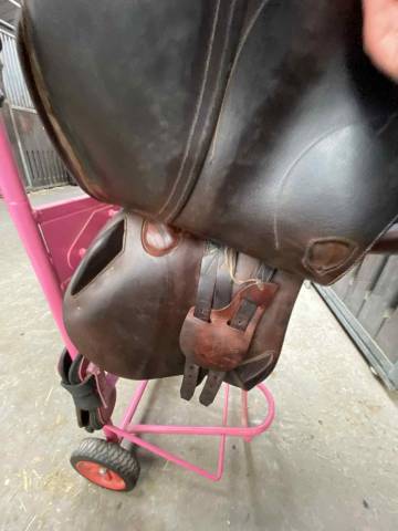 Sella da salto ostacoli Antar&egrave;s  17.5" - 2018