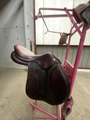 Sella da salto ostacoli Antar&egrave;s  17.5" - 2018