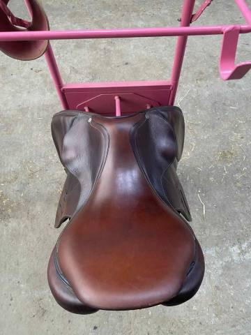 Sella da salto ostacoli Antar&egrave;s  17.5" - 2018