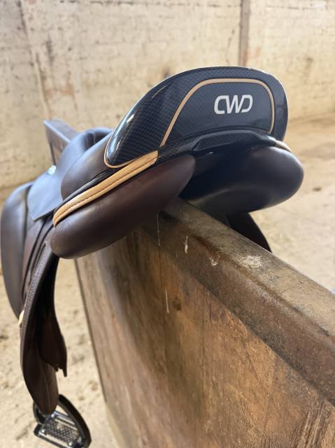 Sella da salto ostacoli CWD  17" - 2024