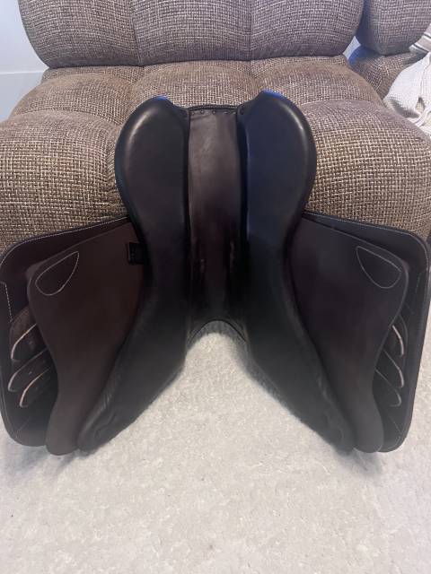 Sella da salto ostacoli Forestier  17.5" - 2025