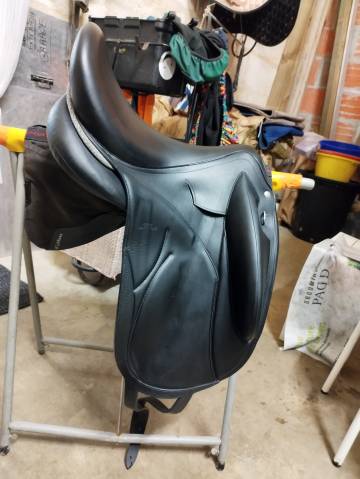 Sella da dressage Devoucoux  18" - 2024