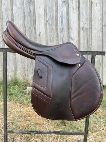 Sella da salto ostacoli Renaissance  17.5" - 2019