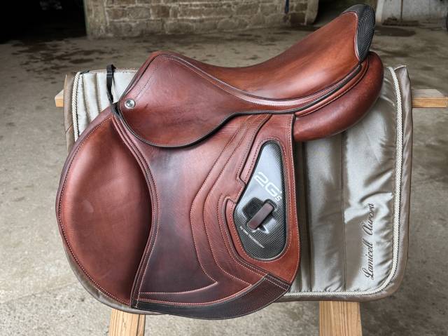 Sella da salto ostacoli CWD SE 28 2GS si&egrave;ge plat  17" - 2022