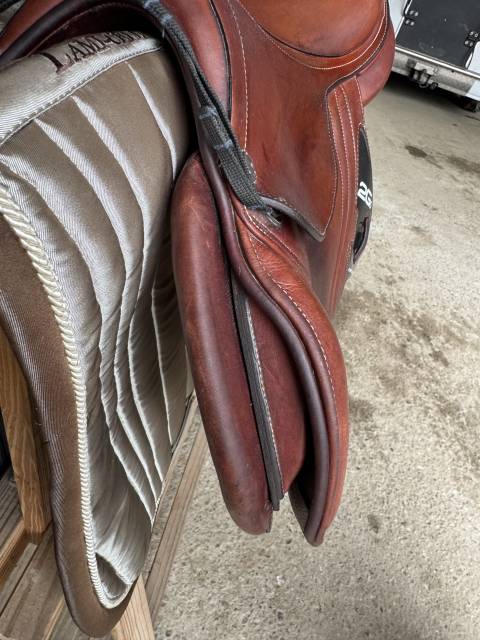 Sella da salto ostacoli CWD SE 28 2GS si&egrave;ge plat  17" - 2022