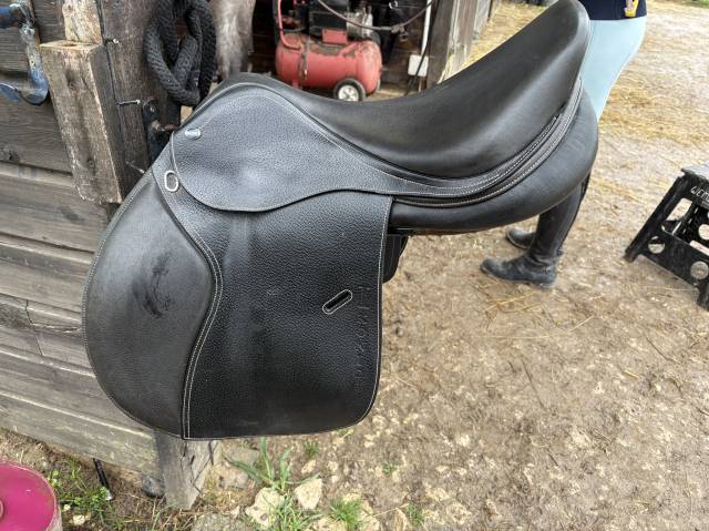 Sella mista Ikonic  17.5" - 2024