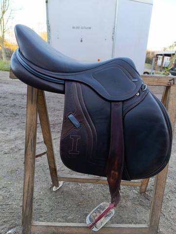 Sella mista Ikonic  17" - 2022